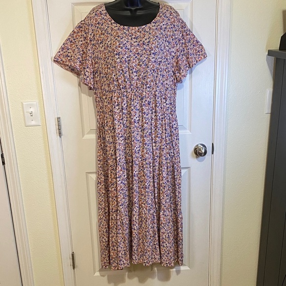 Chic Floral Midi Dress in Pink and Purple - Picture 1 of 7